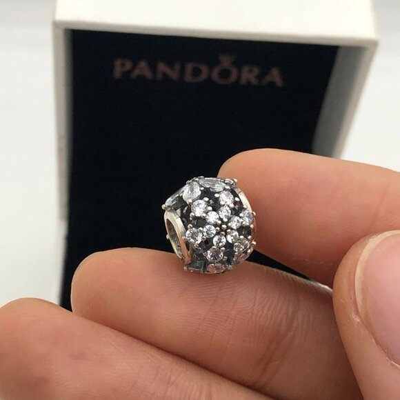 ✨🔥Pandora Sparkling Herbarium Cluster Round Charm - Picture 1 of 8